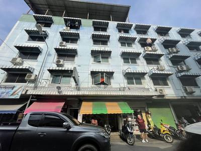 OYO 75494 President Apartment