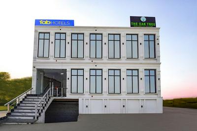 Fabhotel The Oak Tree