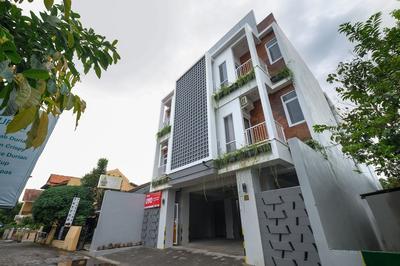 Super OYO Collection O 90023 Damar Kusumo Guest House