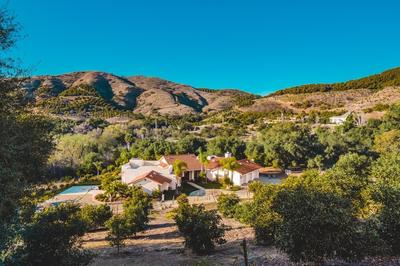 Grapevine by Avantstay Secluded 5BR Villa 4 Acres of Vineyards & Avo Groves!