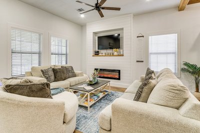 1 Mi to Dtwn Brenham! 'the Bell & Bloom Cottage'