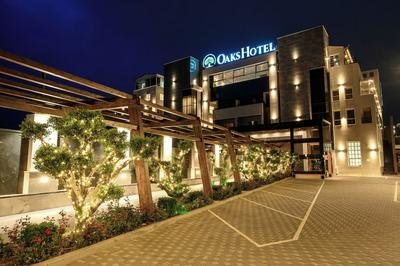 OAKS HOTEL