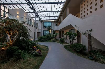 Shangri La Yi Shan Ban Yun Inn