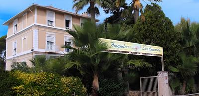 Hôtel et Studios Les Amandiers