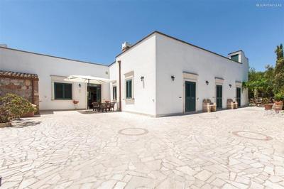 380 Villa Tipica a Pochi km Dalle Spiagge di Torre San Giovanni