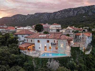 Amazing Villa With Pool, Wellness and Stunning View