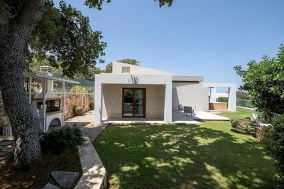 Oak Tree Villa White