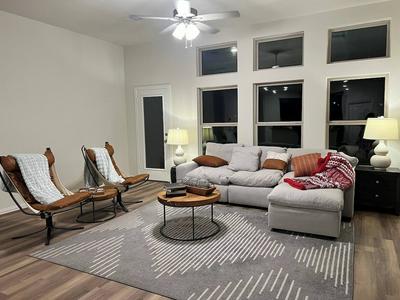 Balmoral Lakeside 5br 4ba House