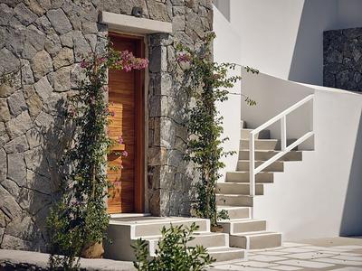 ΑRCS Suites & Residences