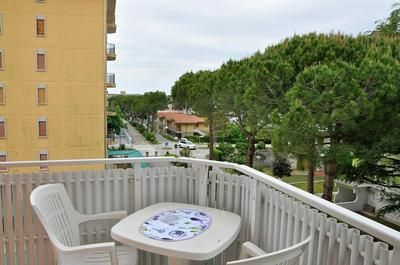 One-bedroom Flat With Balcony and AC