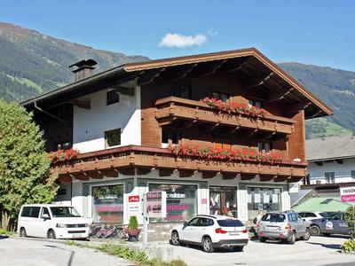 Spacious Apartment in Ramsau im Zillertal near Ski Area