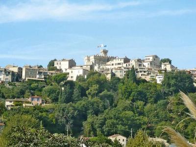 Small Holiday Home With Private Terrace and Shared Garden, Cagnes-sur-mer