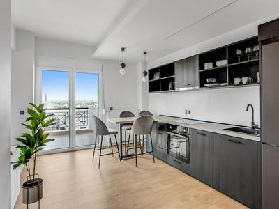 Sanders Arch - Minimalistic 1-bdr Apt w Balcony