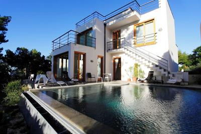 Private Room With Bathroom And Pool
