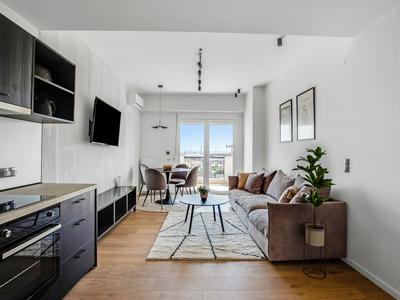 Sanders Arch - Darling 1-bdr Apt w Balcony