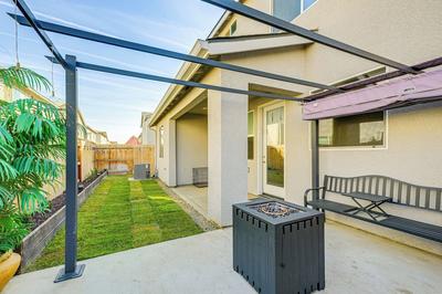 36 Mi to Sequoia NP: Pet-friendly Home w/ Dog Run!