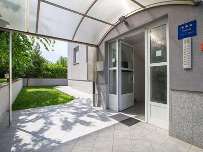 Modern Apartment in Viskovo With Balcony