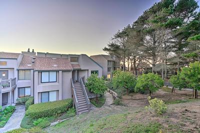 < 1 Mi to Mussel Rock Park! Cliffside Pacifica Gem