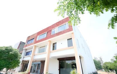 OYO 40417 Hotel Grand Taj