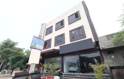 OYO 16379 Hotel LivInn Hub