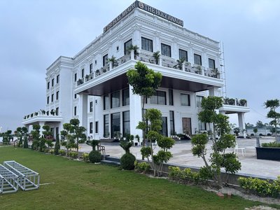 THE HOLY AWADH HOTEL