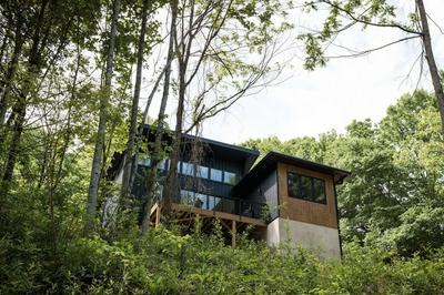 Tiny Home in the Woods Hot Tub 4 Miles to DT Haus 50