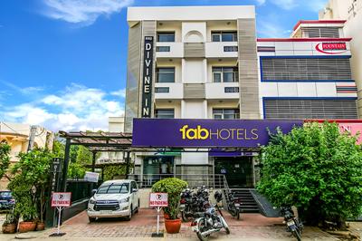 FabHotel Divine Inn