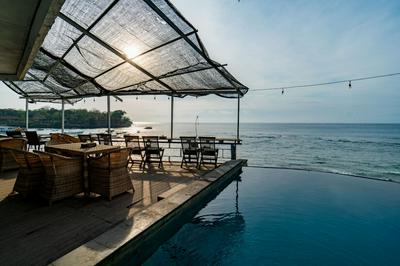 Mushroom Beach Bungalow