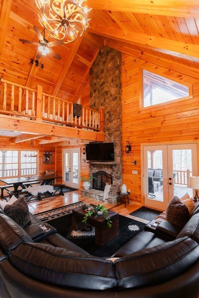 Sleeps 16! Luxury Cabin With Game Room & Hot Tub