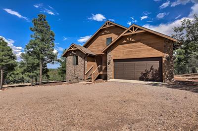 Dog-friendly Show Low Cabin w/ Deck & Views!