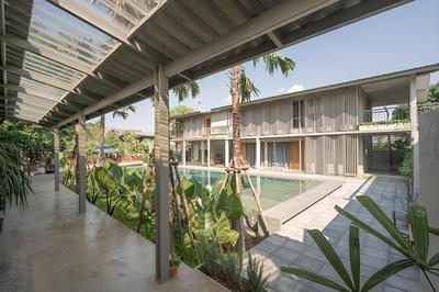 SUNKISS pool.bed.cafe