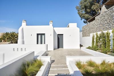 Hill Club Naxos
