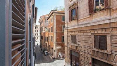 Rental in Rome Arenula Balcony