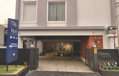 Hotel Kyzen HiTech City- Your Zenly Stay