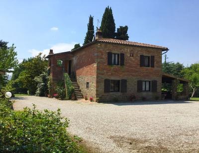 Stunning private villa for 6 guests with private pool, TV, pets allowed and parking