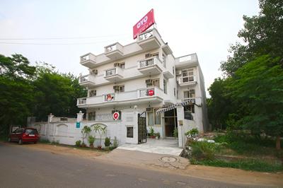 OYO 5919 near MG Road Metro Station