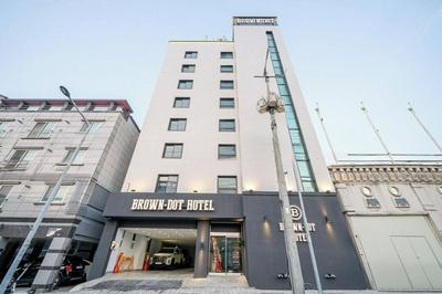 Brown Dot Hotel Gumi