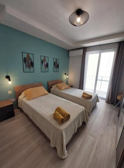 Modern 3BR Apt With Large Balcony