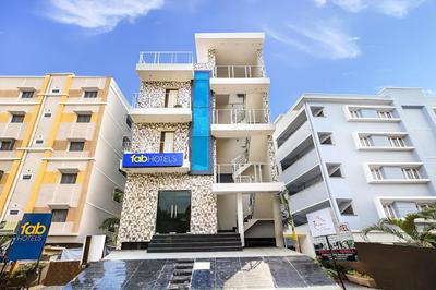 FabHotel Galleria Inn