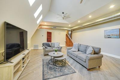 Walk to Dtwn & Waterfront: Roomy Troy Apt