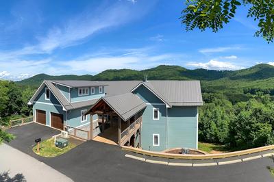Mountain Refuge w/ View, 12 Mi to Asheville!