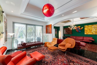 Artsy 4BR DIP Villa w Community Pool Gym
