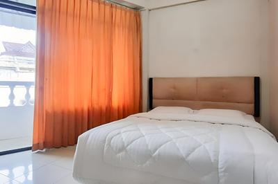 RedDoorz near Pagoda Open Stage Parapat