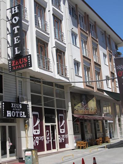 Zeus Apart Otel