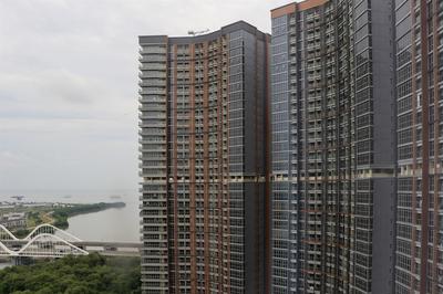Comfort and Elegant 1BR at Gold Coast Apartment