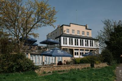 Royal Hotel, Bar & Grill