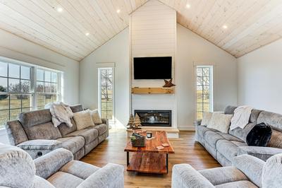Walk to the Amish Village: Spacious Ronks Getaway!