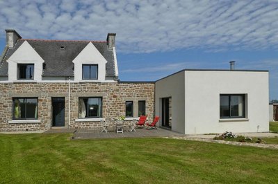 Sea-view Holiday Home With Terrace, Plougasnou