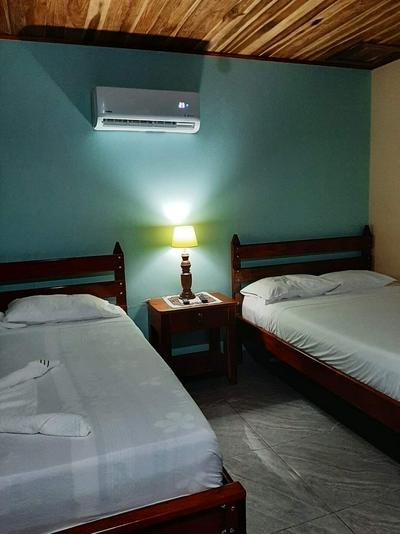 Cabinas El Pilon Rio Celeste