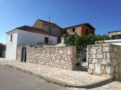 Stunning 2-bed House in Jezera With Sea Views